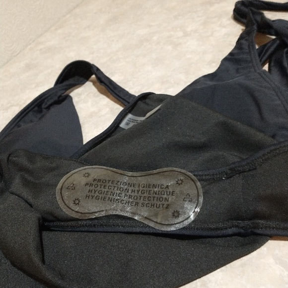 Black medium halter style 1 piece swimsuit sexy low cut NWOT - Picture 5 of 5